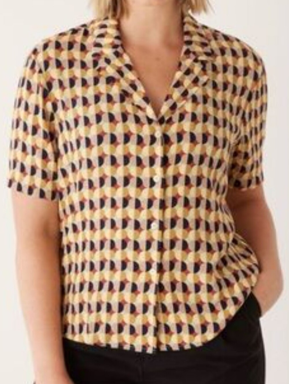 Frank & Oak Short-Sleeve Button-Down Shirt in Yellow & Navy Geometric Print